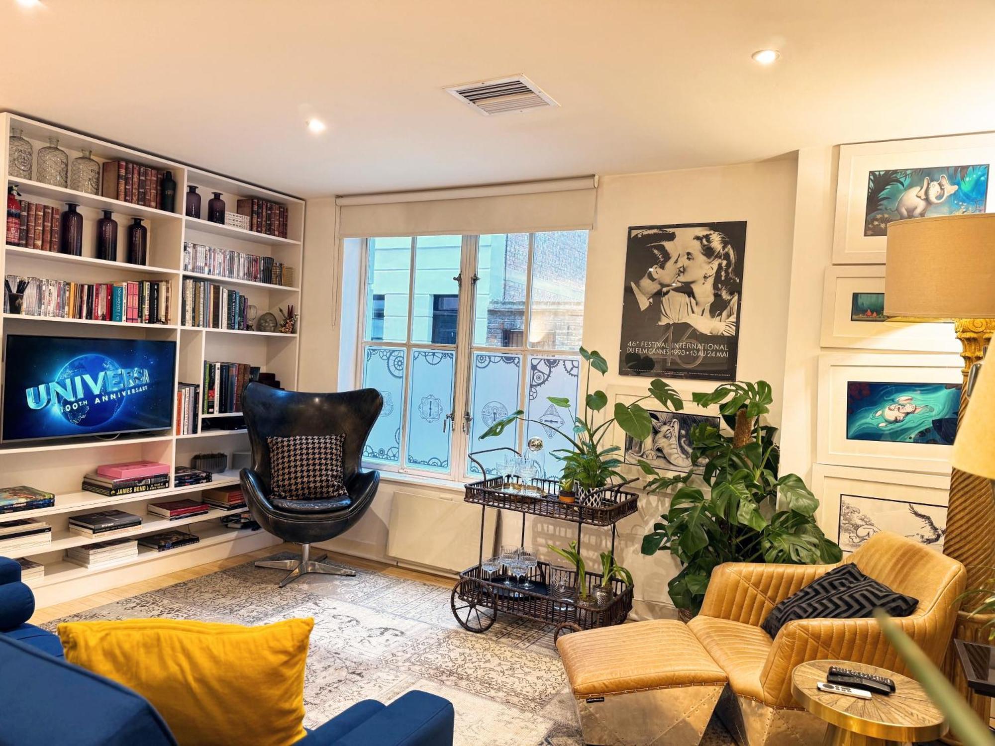 Apartment Spacious West End Duplex Apartment, W1