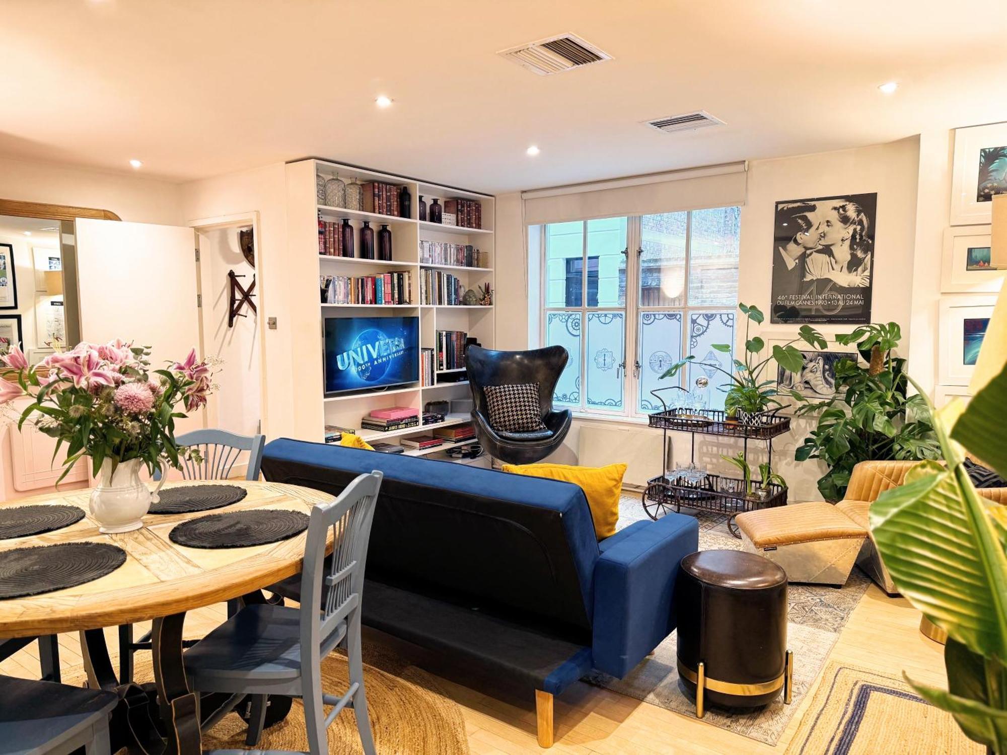 Spacious West End Duplex Apartment, W1 Apartment *