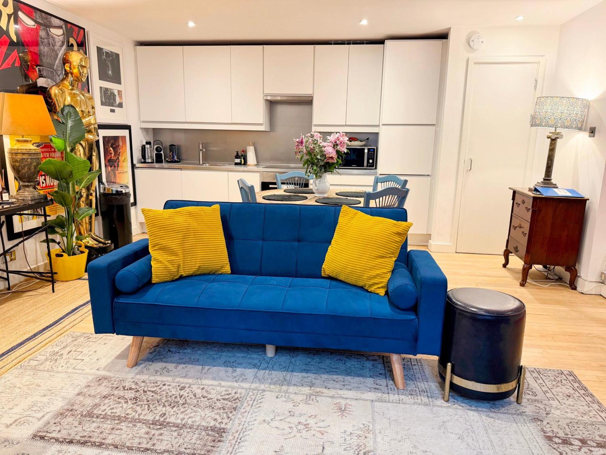 Spacious West End Duplex Apartment, W1 Apartment London